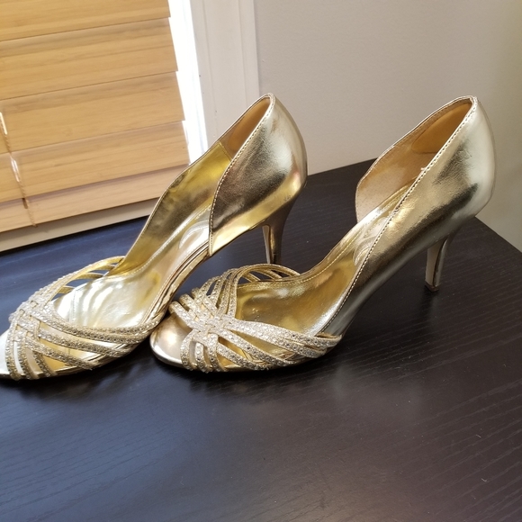 Nina Gold Heels - Picture 2 of 2
